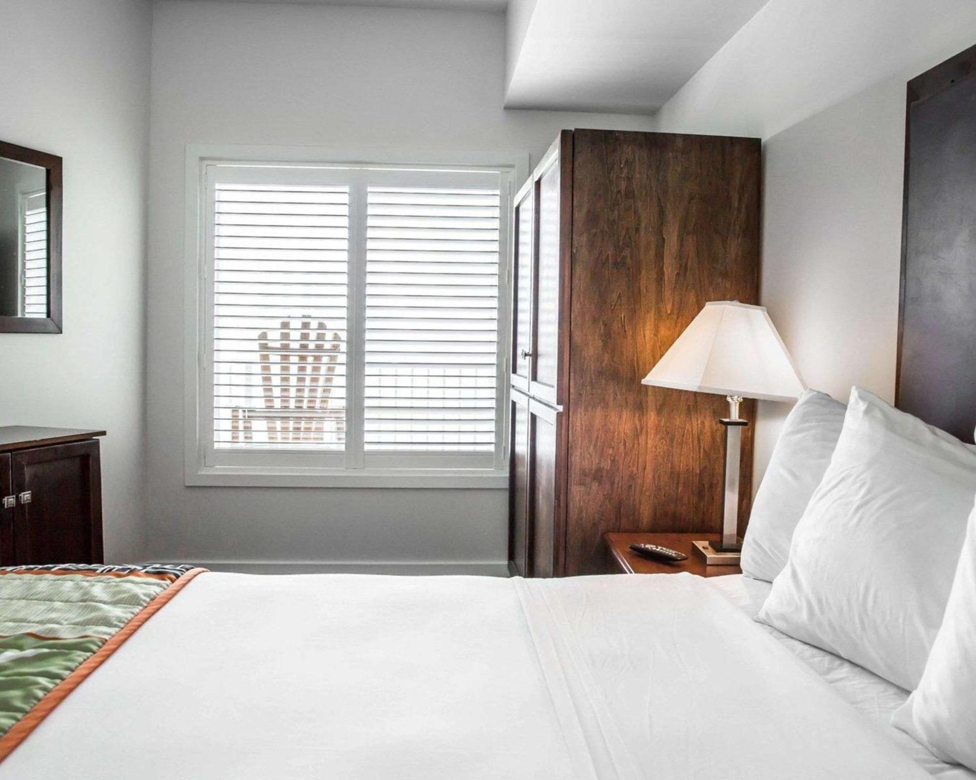 Island Inn & Suites, Ascend Hotel Collection Piney Point Kültér fotó